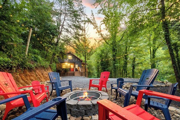 Terrace/patio - 8 PPL Cabin in the Smoky Mountains, Hot tub, Game console, Arcade, Fire Pit (Sevierville)