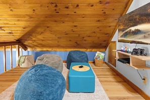 Interior - 8 PPL Cabin in the Smoky Mountains, Hot tub, Game console, Arcade, Fire Pit (Sevierville)