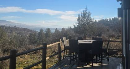 Charming 3-bedroom house in beautiful Klamath Falls with AC