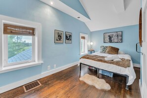 Iron/ironing board, internet, bed sheets - Cozy PEC Retreat w/ Private Hot Tub | Peaceful Winter & Spring Stay (Prince Edward)