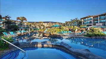 Deluxe Apartment, Non Smoking | Kolam renang | 2 kolam renang terbuka