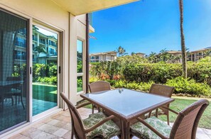 Outdoor dining - Waipouli 2BR Beach Resort Kauai OF (Kapaa)