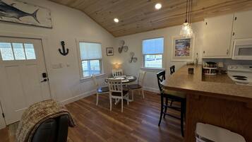 KylskÄp, mikrovÄgsugn, ugn och spishÀll