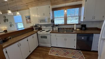 KĂŒhlschrank, Mikrowelle, Ofen, Herdplatte