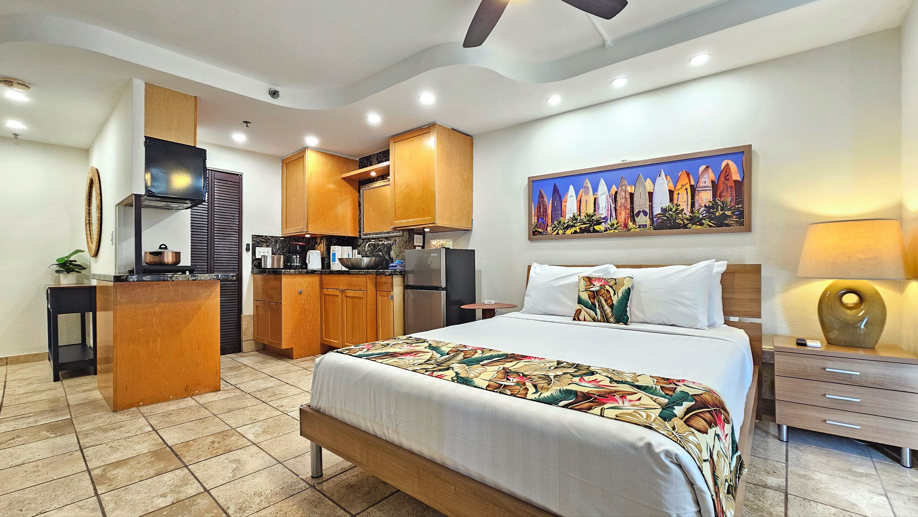 Iron/ironing board, free WiFi, bed sheets