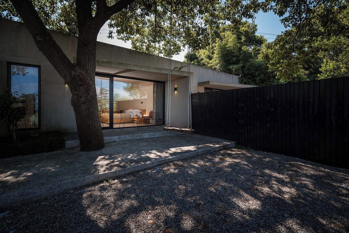 Quarto casal superior, vista para o lago | Vista para o pátio