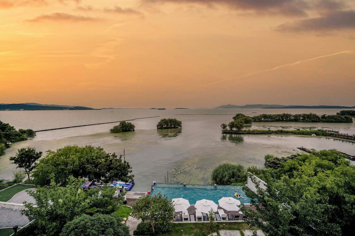 Suíte superluxo, varanda, vista para o lago | Vista para o lago