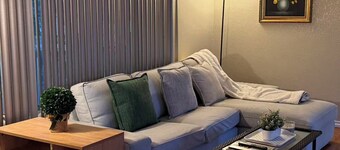 Serene 3-bedroom house boat with AC in charming Duarte