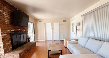 Serene 3-bedroom house boat with AC in charming Duarte
