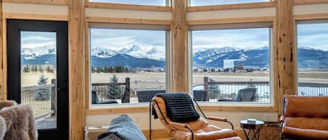 Fernseher, Kamin, Arbeitsbereiche