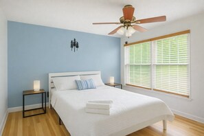 3 bedrooms, iron/ironing board, WiFi, bed sheets