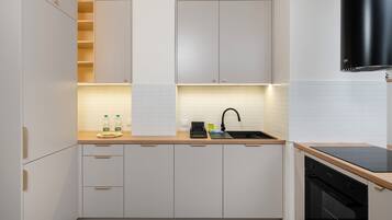 Réfrigérateur, four, plaque de cuisson, lave-vaisselle