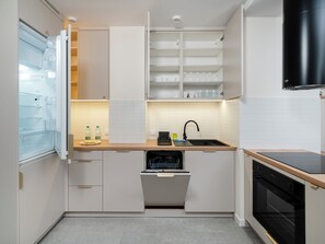 Réfrigérateur, four, plaque de cuisson, lave-vaisselle