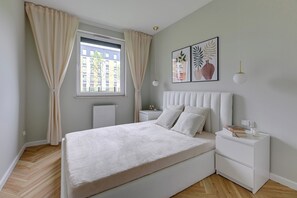 Planxa i posts de planxar, wifi i roba de llit 