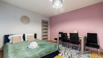 Iron/ironing board, WiFi, bed sheets