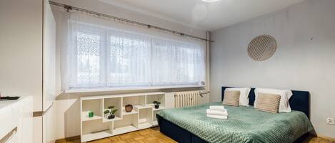 Planxa i posts de planxar, wifi i roba de llit