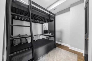 4 bedrooms, iron/ironing board, WiFi, bed sheets