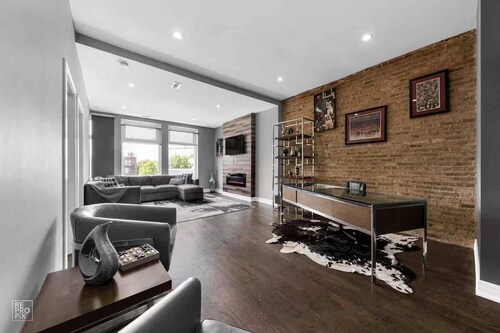4 Bedroom Penthouse Loft in Heart of Wicker Park