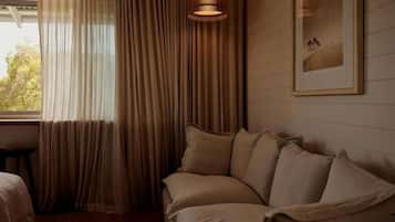 Private Lighthouse | Soundproofing, iron/ironing board, free WiFi