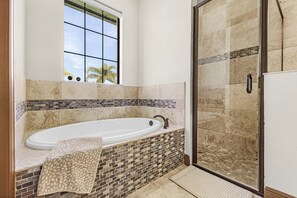 Shower, towels - Sunsets, Heated Pool, Gulf Access - Villa Starboard Sunset - Roelens (Cape Coral)