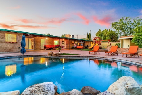 Spacious modern home • pool, play yard, families, professionals, extended stays.