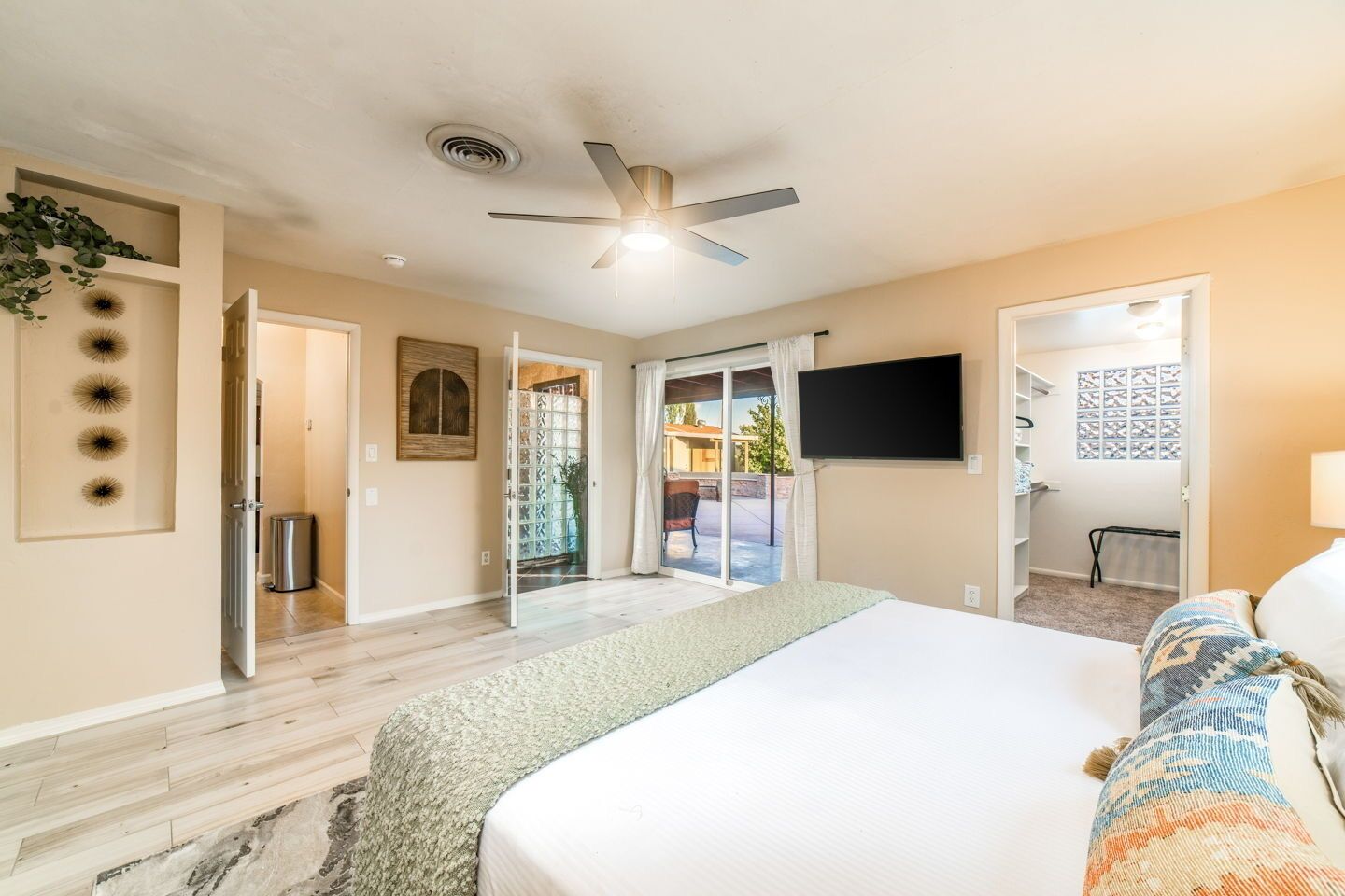 5 Schlafzimmer, Bügeleisen/Bügelbrett, WLAN, Bettwäsche