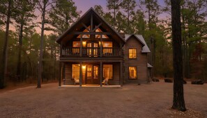 Exterior - Luxury Ridge Cabin | Hot Tub • Fire Pit • Views (Broken Bow)