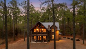 Exterior - Luxury Ridge Cabin | Hot Tub • Fire Pit • Views (Broken Bow)