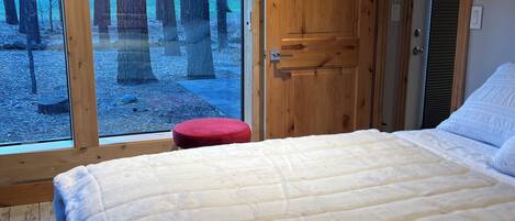 Iron/ironing board, free WiFi, bed sheets