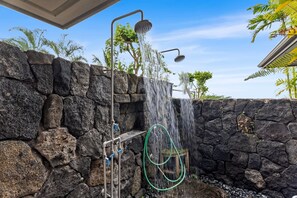 Property grounds - 🏖️30-Day Rental Ocean View Kona Home w/ Hot Tub (Kailua Kona)