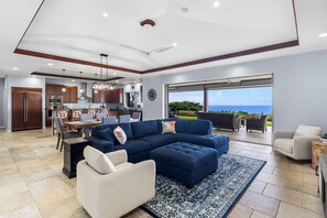 Smart TV, books - 🏖️30-Day Rental Ocean View Kona Home w/ Hot Tub (Kailua Kona)
