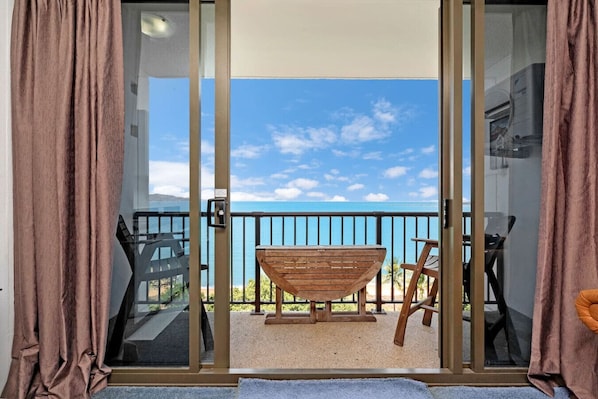 Interior - Studio 909 - Ocean views on the seafront (North Ward)