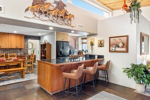 Dining - Surrounded by Gardens, Mountain Views From Rooftop Deck, Pets OK! (Sedona)