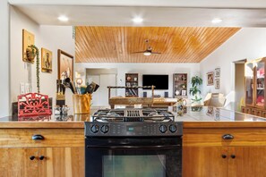 Fridge, microwave, oven, stovetop - Surrounded by Gardens, Mountain Views From Rooftop Deck, Pets OK! (Sedona)