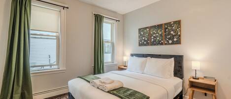 Silitysrauta/-lauta, Wi-Fi, vuodevaatteet