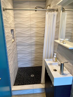 Shower, hair dryer, towels, soap - Stylish Midtown Guest Suite King Bed W/D access (Reno)