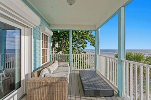 Terrace/patio - Walks on the Shores • Private Beach Front Access (Indian Shores)