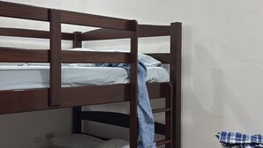 A bunk bed with a ceiling fan and an air conditioning unit above it. - Casa de Campo en San Jose de Río Tinto, Catacamas. (Catacamas)
