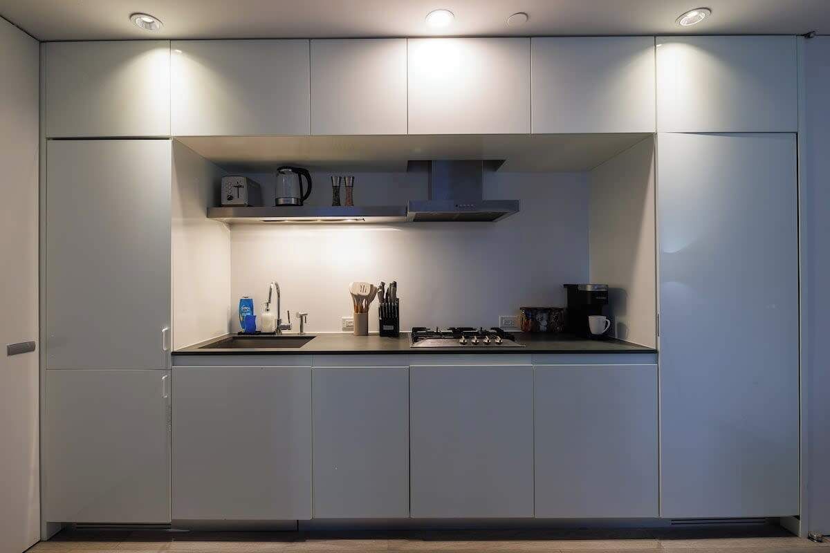 Geladeira, micro-ondas, fogão, cooktop