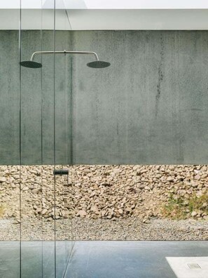 Interior - Triptych - The Blunt House (Tasman)