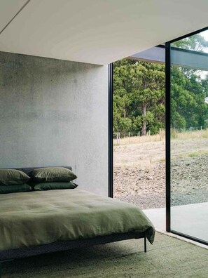 Fer et planche à repasser, literie fournie