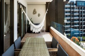 Outdoor dining - Garza Blanca Cancun 2BR Suite Full Kitchen (Cancún)