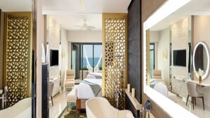 Room - Garza Blanca Cancun 2BR Suite Full Kitchen 
1980 avg. sq. ft.
Max:6 guests (Cancún)