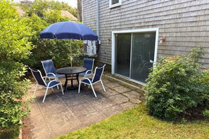 Outdoor dining - Relaxing Cape Escape Near Beaches and Local Eats (Harwich Port)