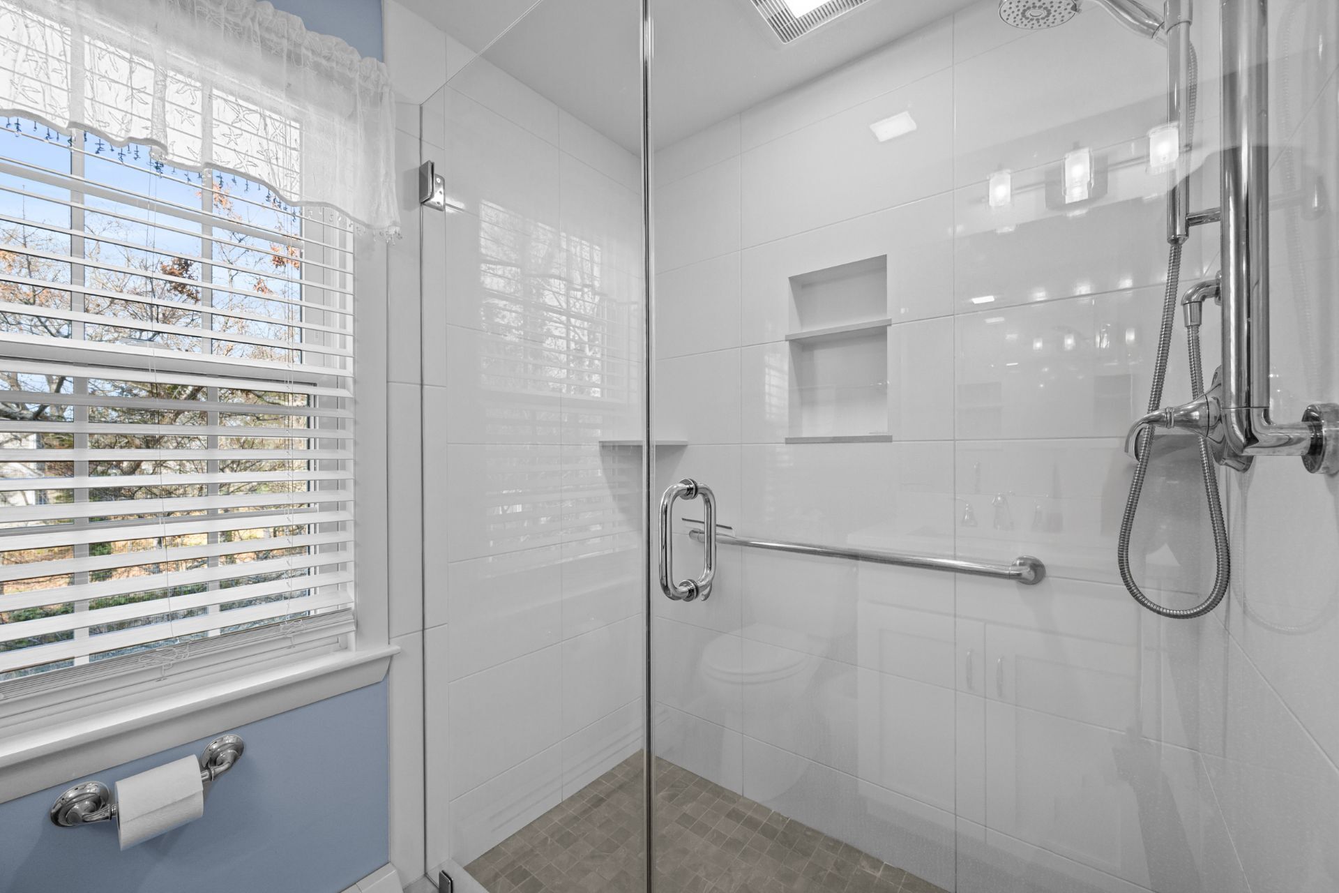 Shower, towels