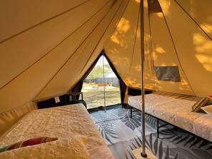 3 bedrooms, desk, iron/ironing board, free WiFi - The Glampstead Retreat - BMT - SixFlags -SeaWorld - La Cantera (San Antonio)