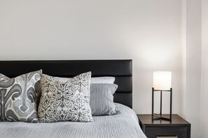 Iron/ironing board, WiFi, bed sheets - Stockton #5 Corporate 2BR Furnished (San Francisco)