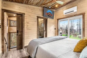 1 slaapkamer, een kluis op de kamer, een strijkplank/strijkijzer