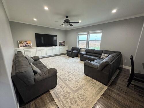 Peaceful 4-bedroom house near lake access with room for multiple boats.