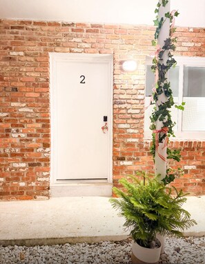 Exterior detail - New Charming Apt - Walk to Beach, - Pool - Key Biscayne  FL (Key Biscayne)